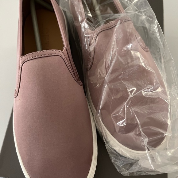NIB - Loft Slip on Sneaker, Innocent Pink, Size 8 - Picture 1 of 2